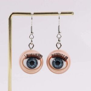 👁️ Unique Spooky Kitsch 3D Doll Eyeball Drop Earrings 👁️